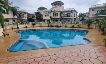 Luxurious Mini-Mansion Villa Adjacent to the Beach