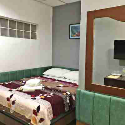 Tiptop Tower Suite Inn Rooms