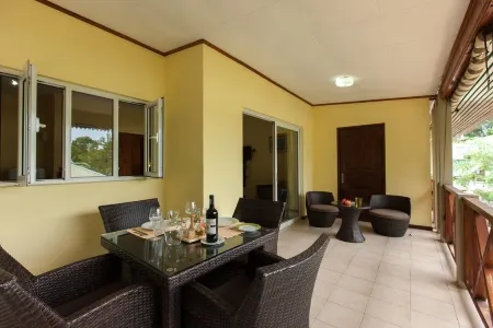 Casa de Leela Self Catering Guest House Отели рядом с достопримечательностью «Анс Саурс Дарджент»