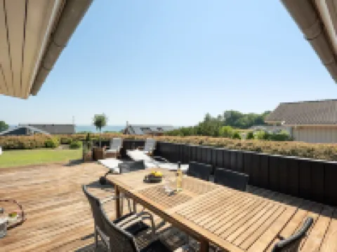 "Fridtjof" - 100m from the Sea