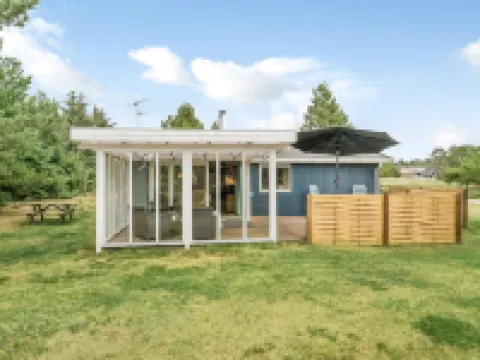 "Hughlek" - 900m from the Sea