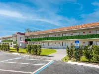Travelodge by Wyndham Orlando Lake Buena Vista South Hotels in Kissimmee