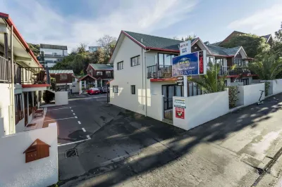 755 Regal Court Motel فنادق في 