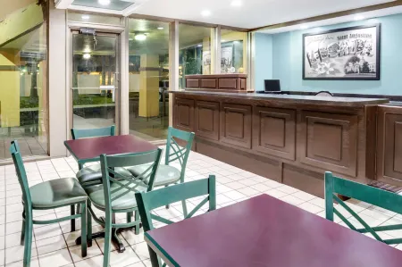 Super 8 by Wyndham St. Augustine Отели рядом с достопримечательностью «World Golf Village»