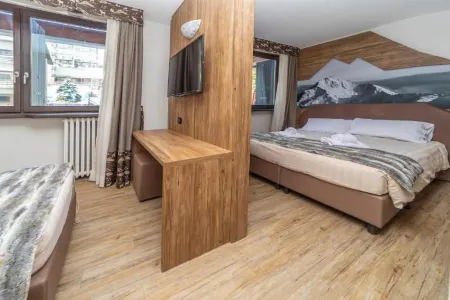 Hotel du Col Отели рядом с достопримечательностью «Виа Латтеа»