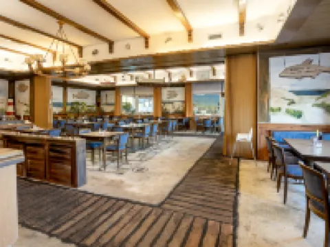 ฟามิเลียนแอนด์อพาร์ทโฮเทล ซตรานด์โฮฟ โรงแรมในTossens