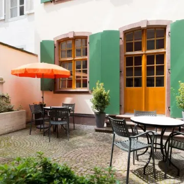 Royal Hotel - Urban Living