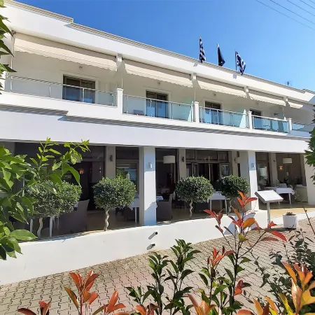 Akrogiali Exclusive Hotel (Adults Only)