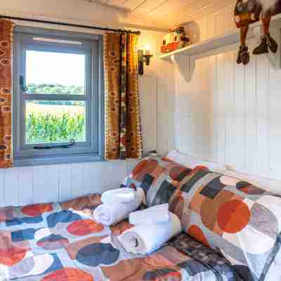 The Hideaway Hut - 1 Bed Shepherds Hut - Hereford Rooms