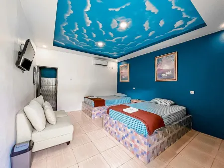 Grand Gelatik Hotel Karawang Отели рядом с достопримечательностью «Masjid Baiturrohim Pindo Deli 2»