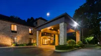 Best Western Plaza Hotel Saugatuck - parking