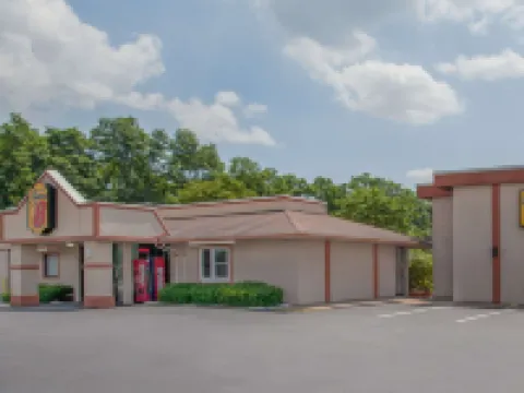 Super 8 by Wyndham Carlisle North Hoteles en Municipio de Middlesex