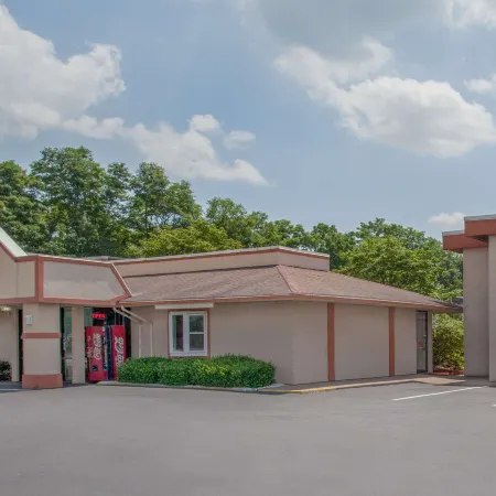 Super 8 by Wyndham Carlisle North