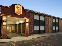 Super 8 by Wyndham des Moines Hotels in Saylor