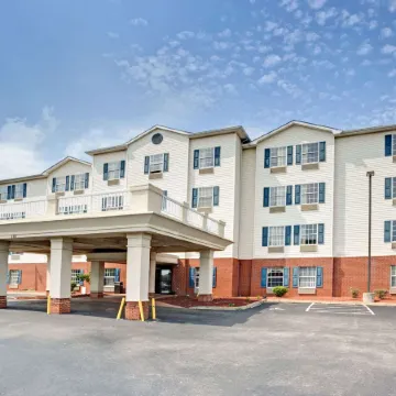 Super 8 by Wyndham Louisville/Expo Center Отели рядом с достопримечательностью «Сикс Флэгз Кентакки Кингдом»