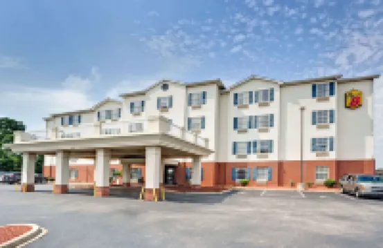 Super 8 by Wyndham Louisville/Expo Center Hotels near Kentucky Kingdom