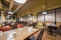 Canadas Best Value Inn Whitecourt - ที่มีที่จอดรถ
