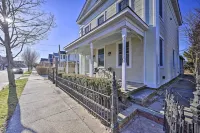 Bright Apartment - 1/2 Mi to Greenport Harbor!