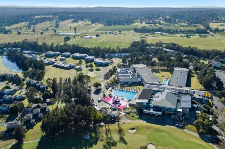 Rydges Resort Hunter Valley, an EVT hotel Отели в г. Налкаба
