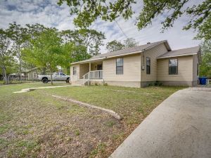 Kerrville Vacation Rental Across from River Trail!