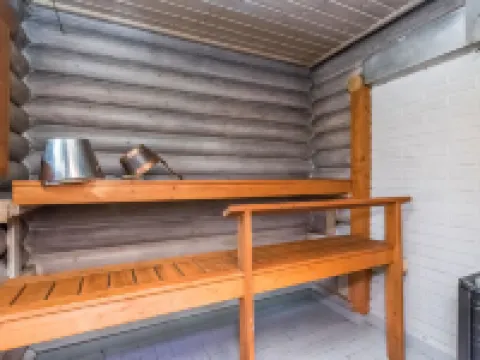 Lohi, Cjoe237 a 黑奈韋西酒店