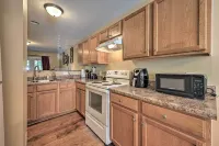 Cozy Greensboro Townhome ~ 7 Mi to Unc Campus