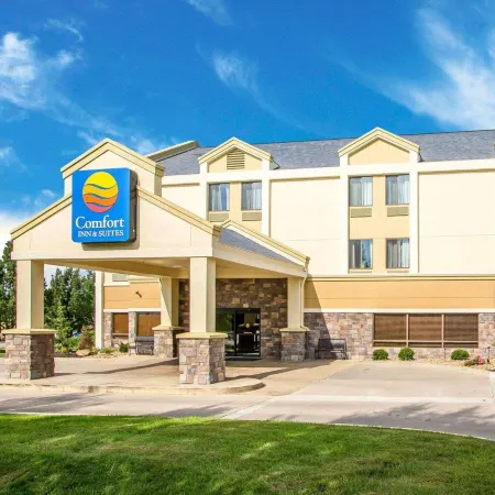 Comfort Inn & Suites Kansas City - Northeast Отели рядом с достопримечательностью «Worlds Of Fun Oceans of Fun»