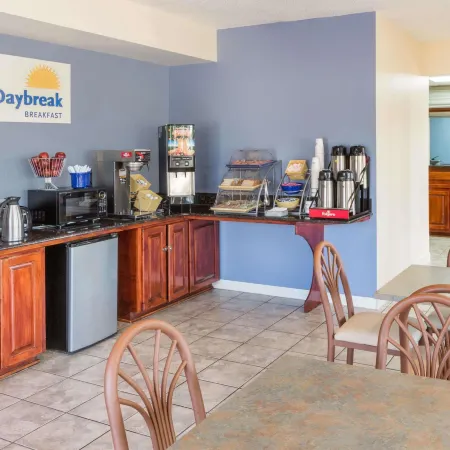 Days Inn by Wyndham Rayne/Crowley