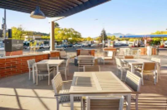 費拉格爾斯塔夫市中心麗怡飯店