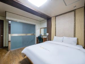 Gunsan Alice Hotel