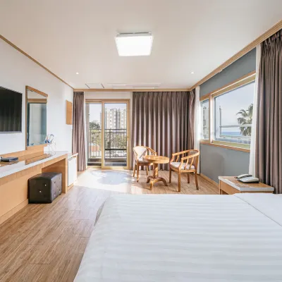 Seogwipo Momentor Hotel Các khách sạn gần Công viên Munbu
