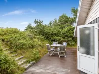 "Tineke" - 800m from the Sea