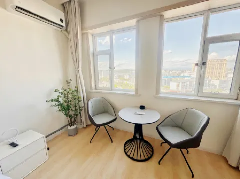 Everlasting Light Luxury Self-service Viewing Homestay (Hunchun Lantian Building) Отели рядом с достопримечательностью «Yanbian University(Hunchun Campus)»