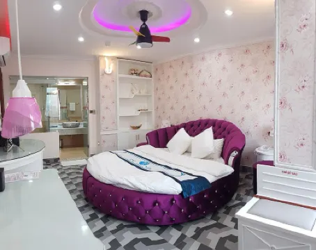 Trung Kien Hotel & Apartment JSC Commercial Building Thai Son周辺のホテル