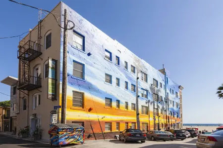 Venice Suites Отели рядом с достопримечательностью «Аббот Кинни Бульвар»