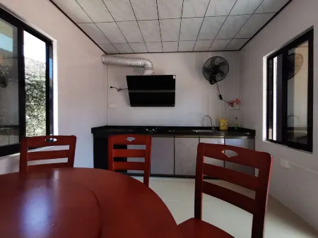 West Coast Homestay, Antarctic Village Отели рядом с достопримечательностью «Denglou Cape»