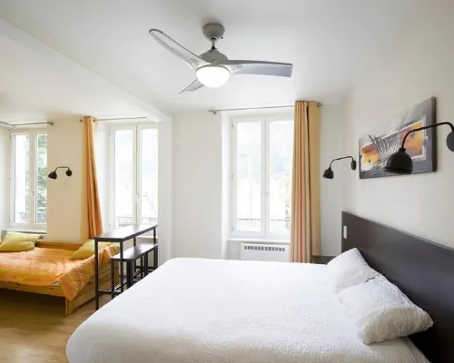 Logis Hôtel le Carnot Hôtels à : Die