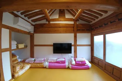 Bukchon Sohyeondang Hanok Stay