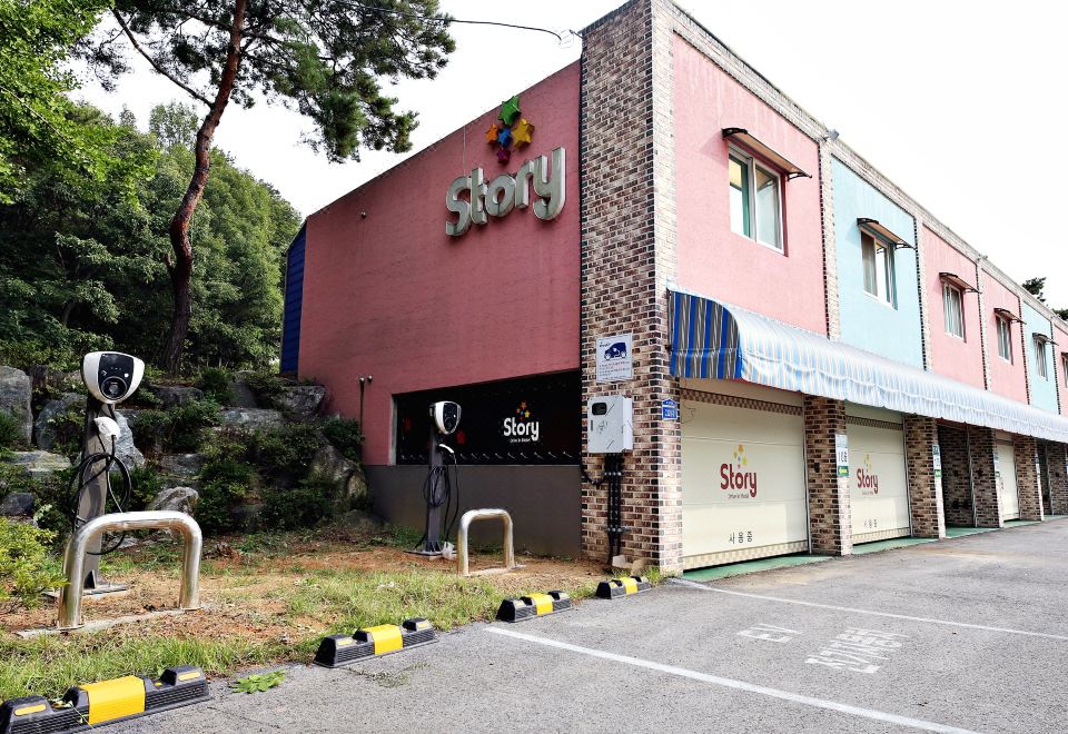 충주 스토리 무인텔의 모던한 외관 이미지