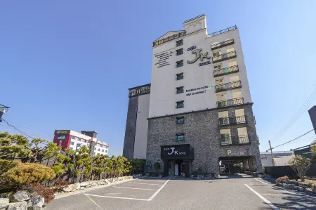 Busan Myeongji Oceanview JK Hotel Отели рядом с достопримечательностью «Yishu Island Migratory Park»