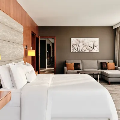 華沙威斯汀酒店 鄰近猶太人區英雄紀念碑的酒店