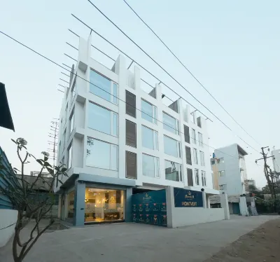 モナークモンバートラバレ Reliance Petrochemicals周辺のホテル