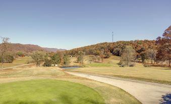 LaFollette Home Community Pool and Mountain Views!