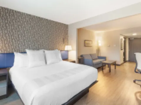 GLō Best Western Mississauga Corporate Centre Hotels near Mississauga Convention Centre
