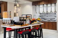 Hilton Garden Inn Schaumburg - Breakfast