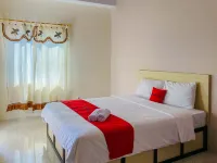 RedDoorz near Lippo Mall Yogyakarta Hotels near Faculty of Industrial Technology IST Akprind Yogyakarta