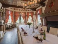 Louez un château entier pour vos vacances - un lieu unique avec piscine chauffée