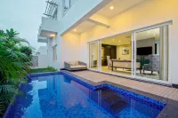 Pramod Lands End Resort, a Member of Radisson Individuals - Pools