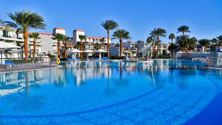 Amarina Abu Soma Resort & Aquapark Отели в г. Qesm Safaga