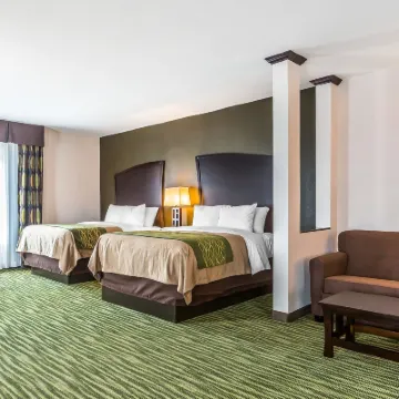 Comfort Inn & Suites Moore - Oklahoma City Hotels near Lightning Creek Square